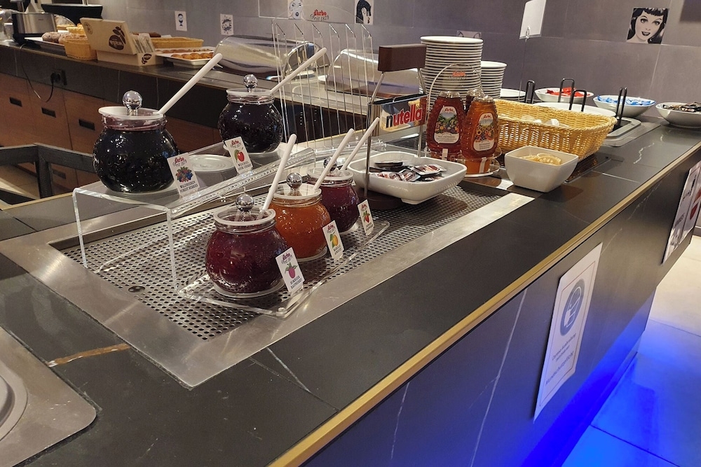 뷔페 아침 식사