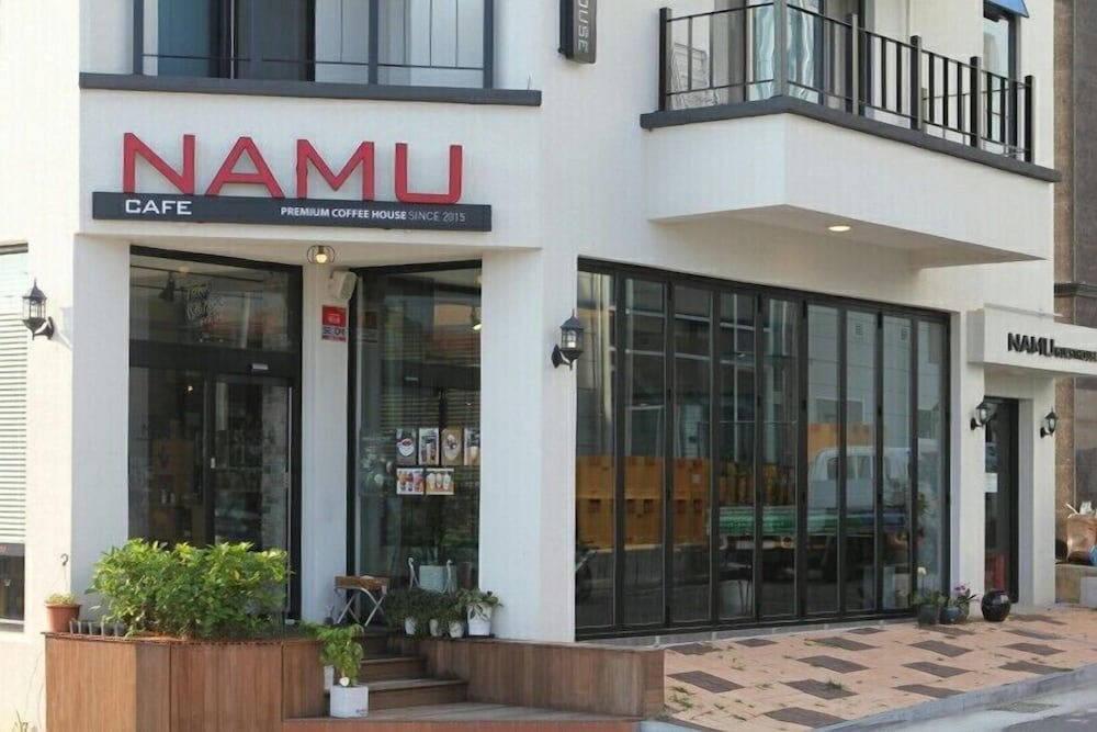 숙박 시설 입구