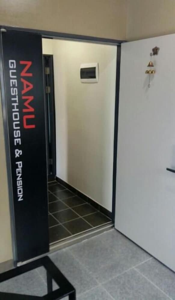 숙박 시설 입구