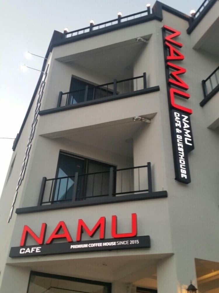 숙박 시설 입구