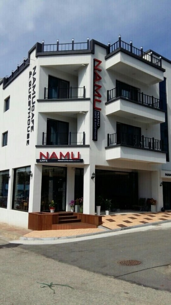 숙박 시설 입구