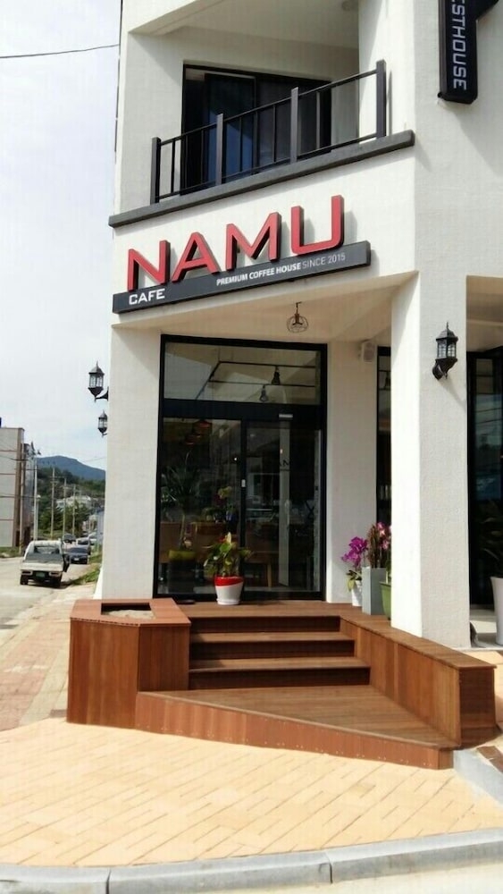 숙박 시설 입구