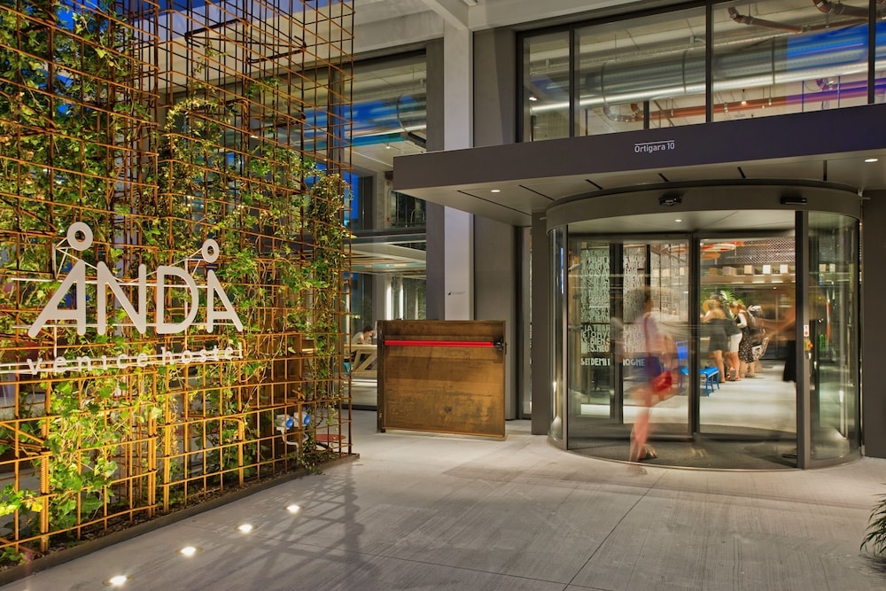 숙박 시설 입구