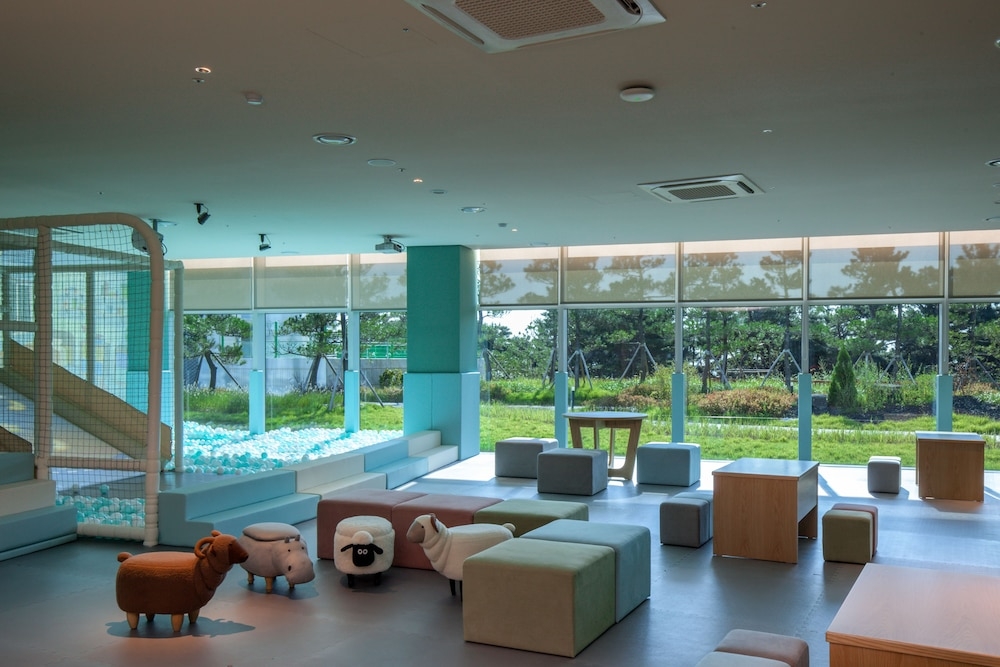 어린이 놀이 공간 - 실내