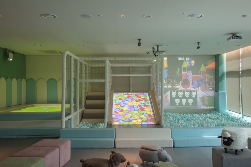 어린이 놀이 공간 - 실내