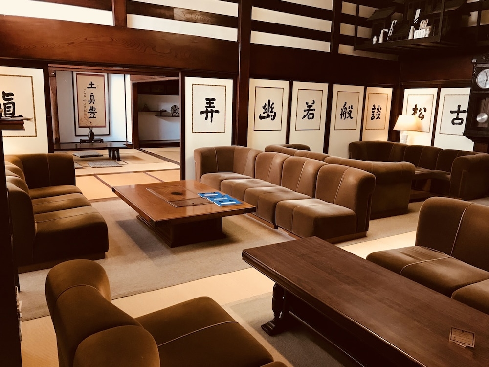 로비 좌석 공간