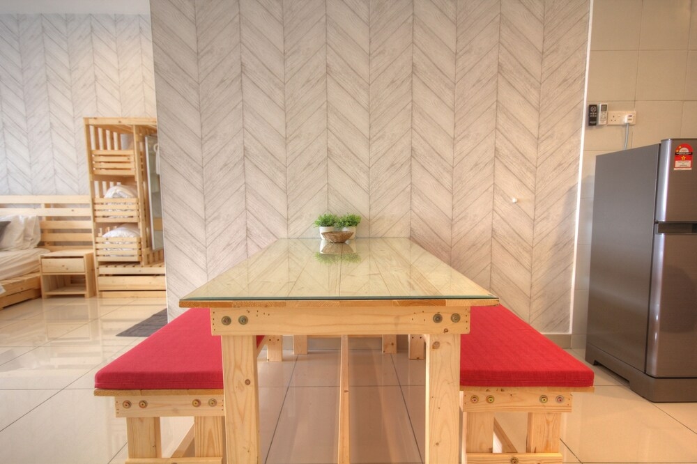 객실 내 식사 공간