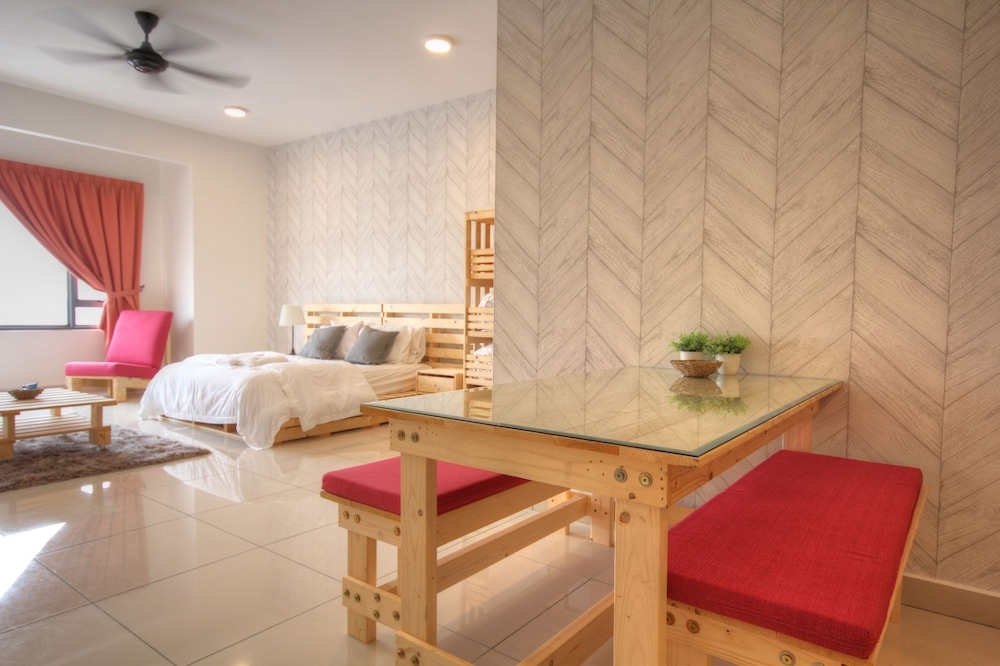 객실 내 식사 공간