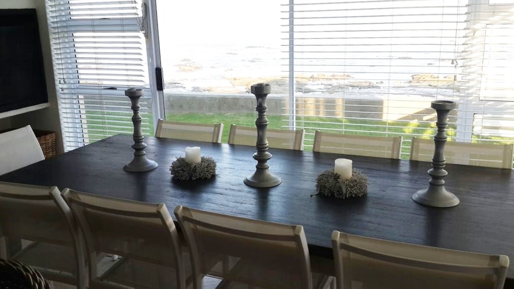 객실 내 식사 공간