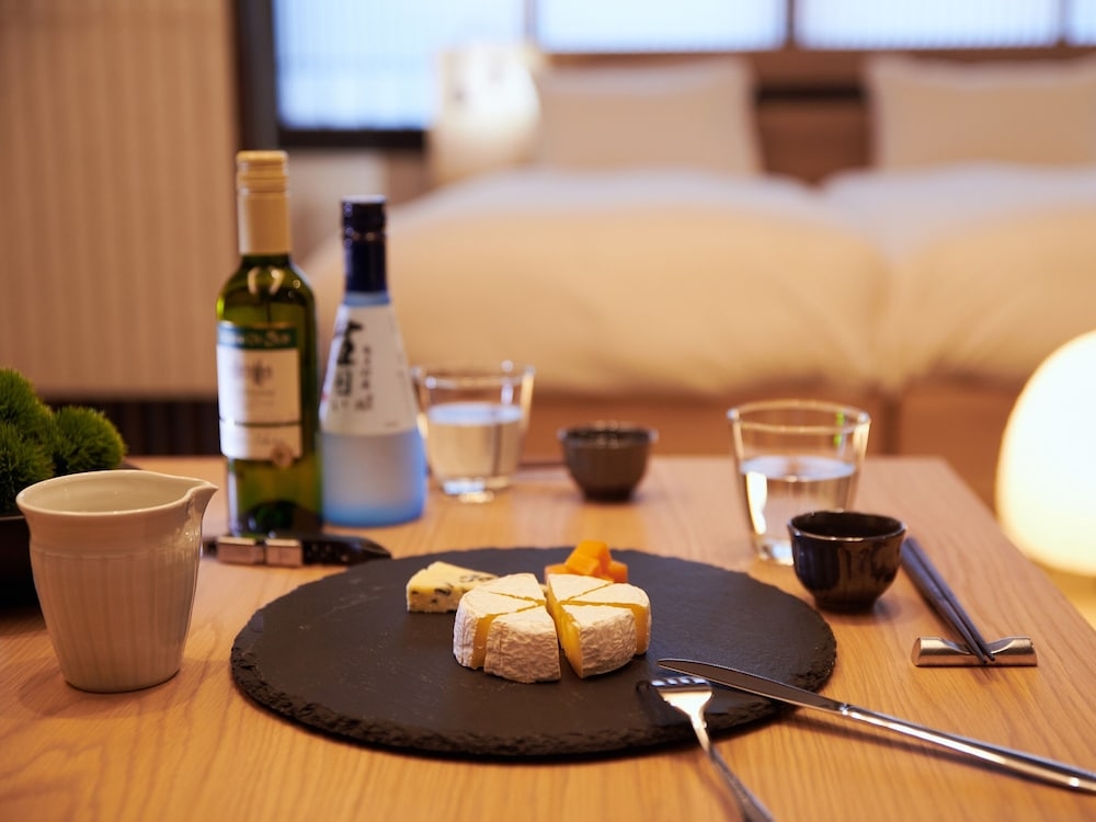 객실 내 식사 공간