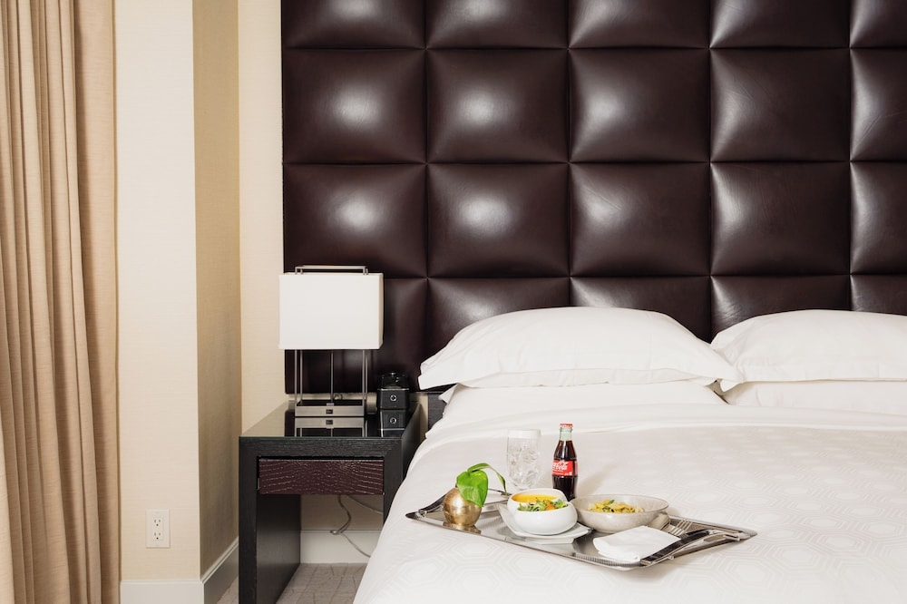 객실 내 식사 공간