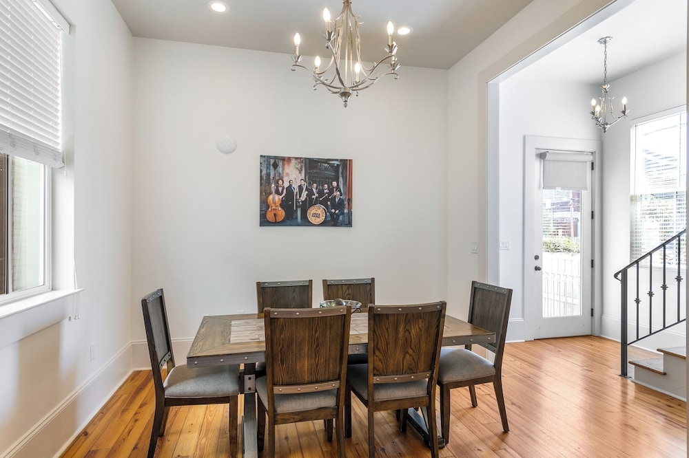 객실 내 식사 공간