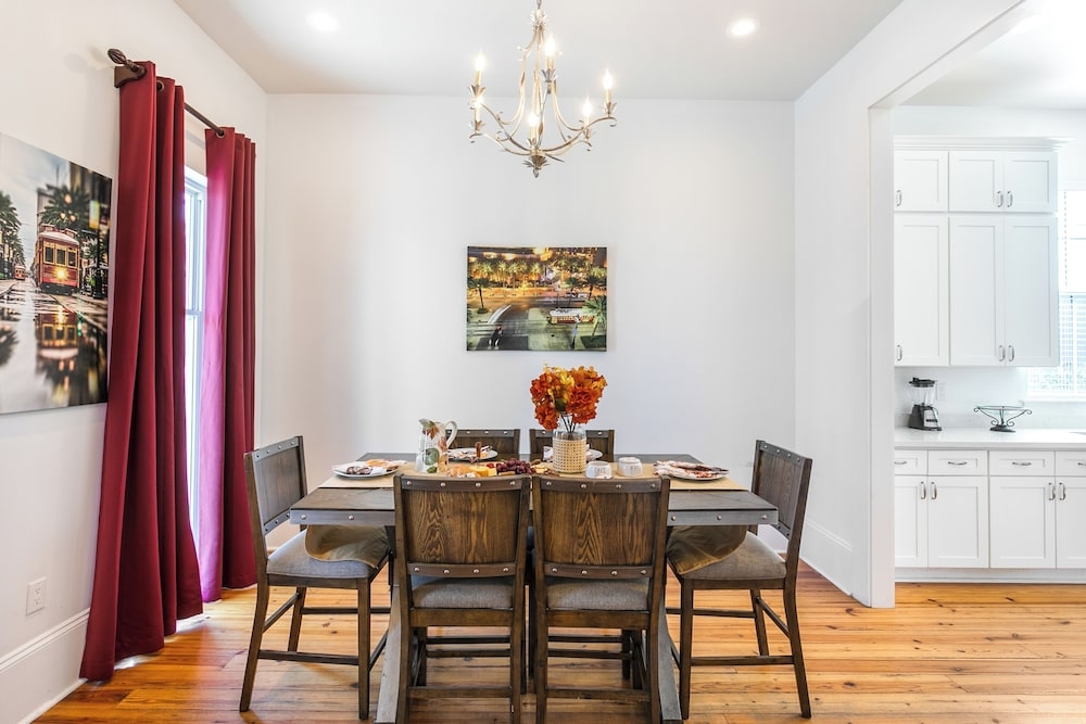 객실 내 식사 공간