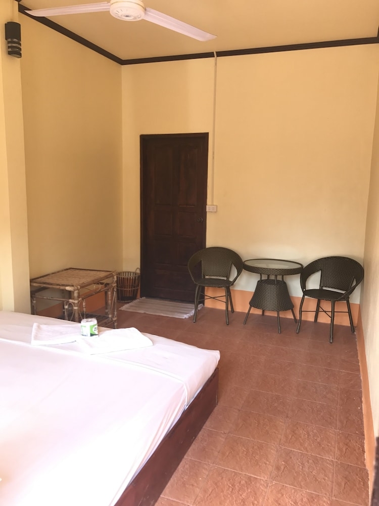 객실 내 식사 공간