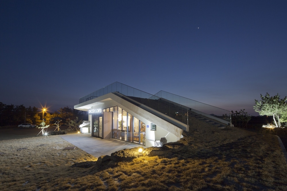 숙박 시설 정면