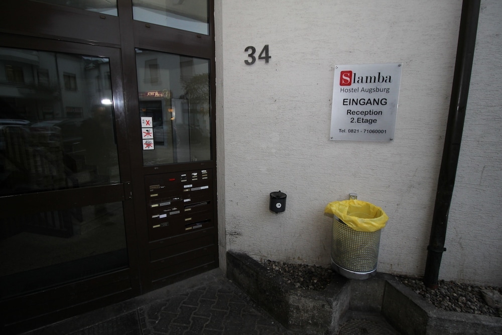 숙박 시설 입구