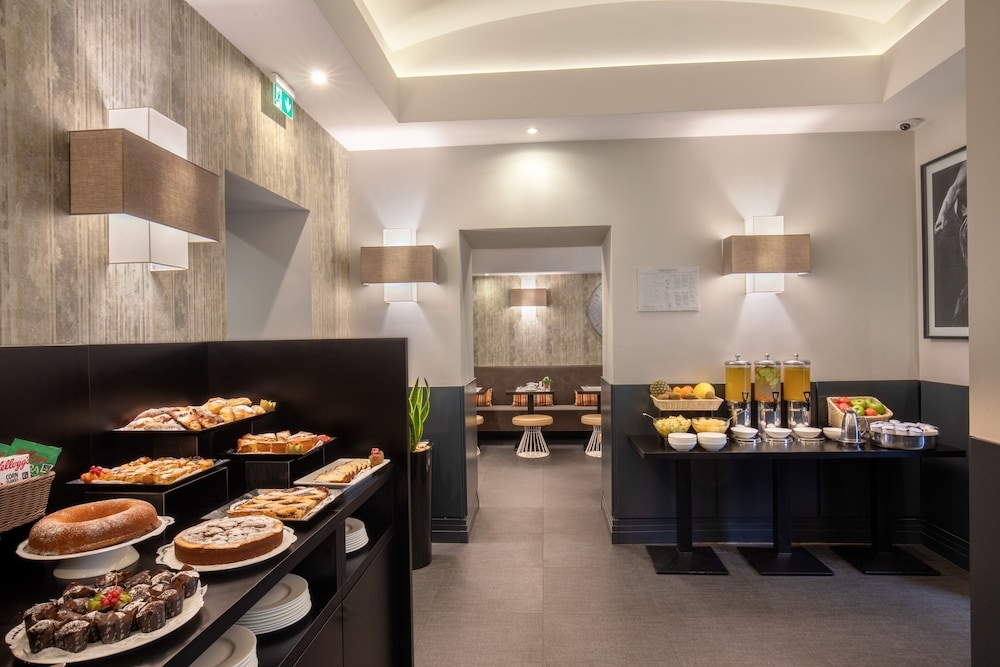 뷔페 아침 식사