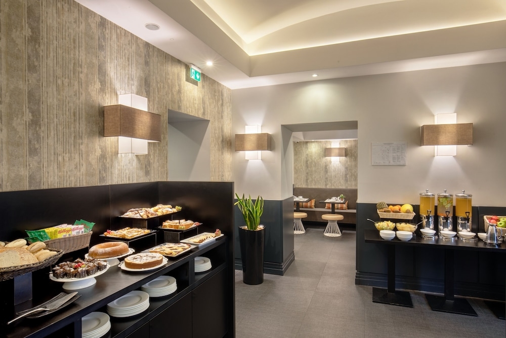 뷔페 아침 식사