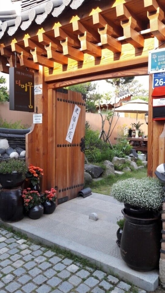 숙박 시설 입구