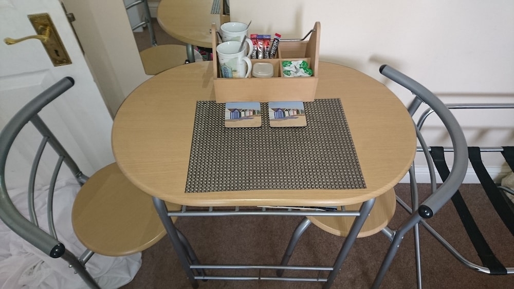 객실 내 식사 공간