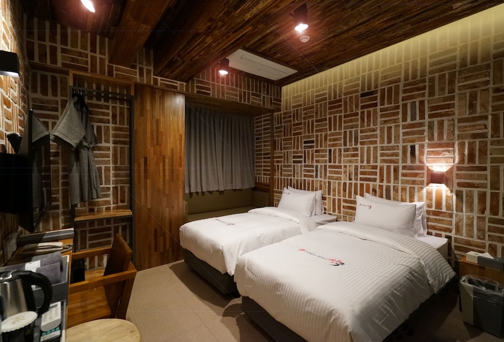 객실 내 식사 공간