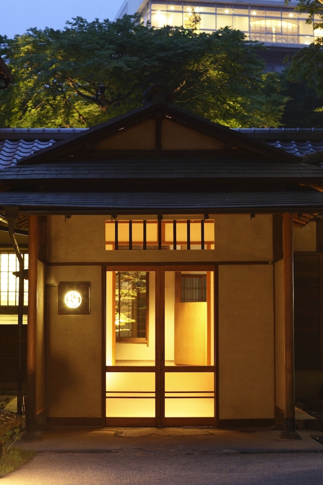 숙박 시설 입구