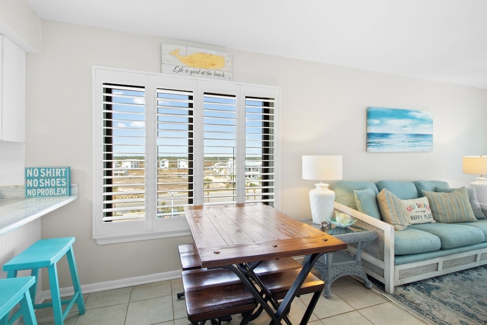 객실 내 식사 공간