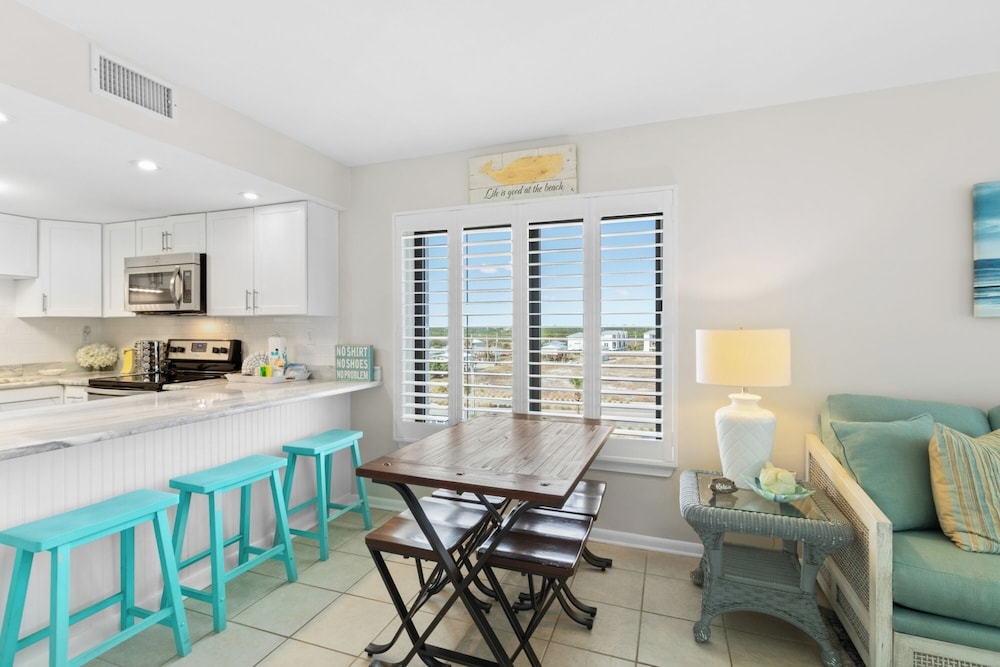 객실 내 식사 공간