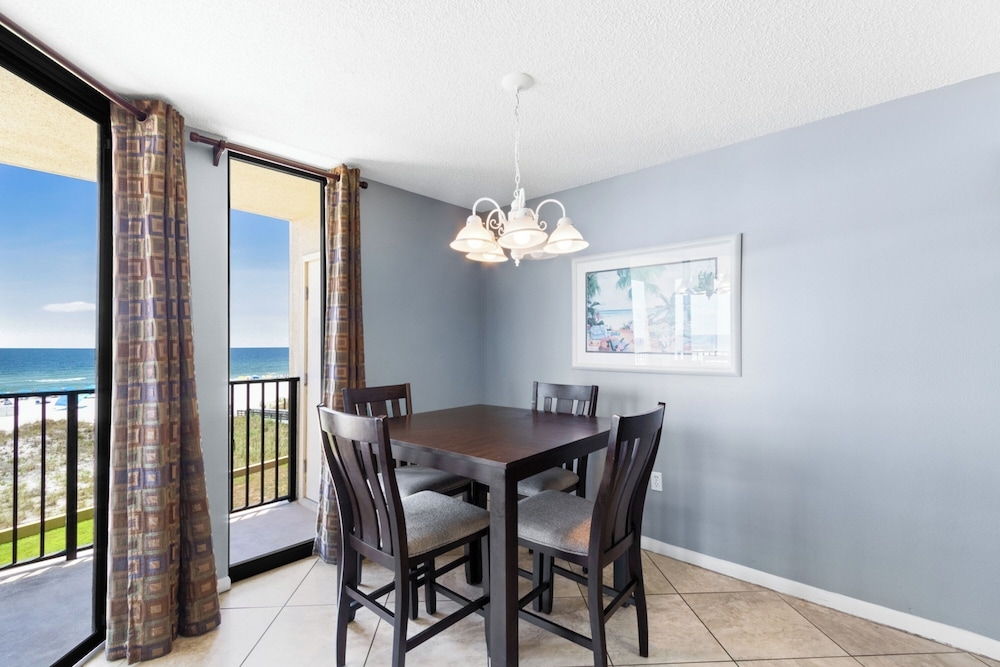 객실 내 식사 공간