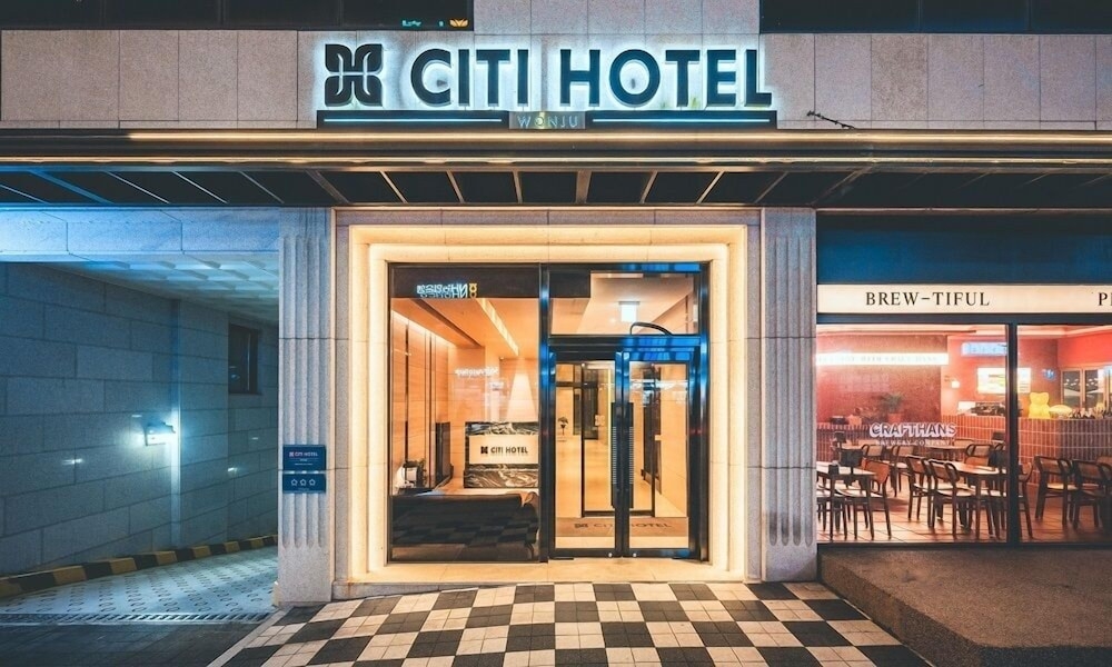 숙박 시설 입구