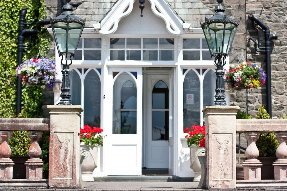 숙박 시설 입구