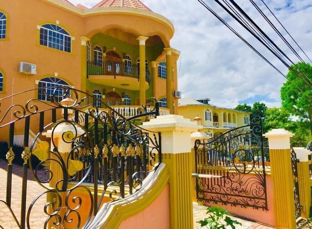 숙박 시설 입구