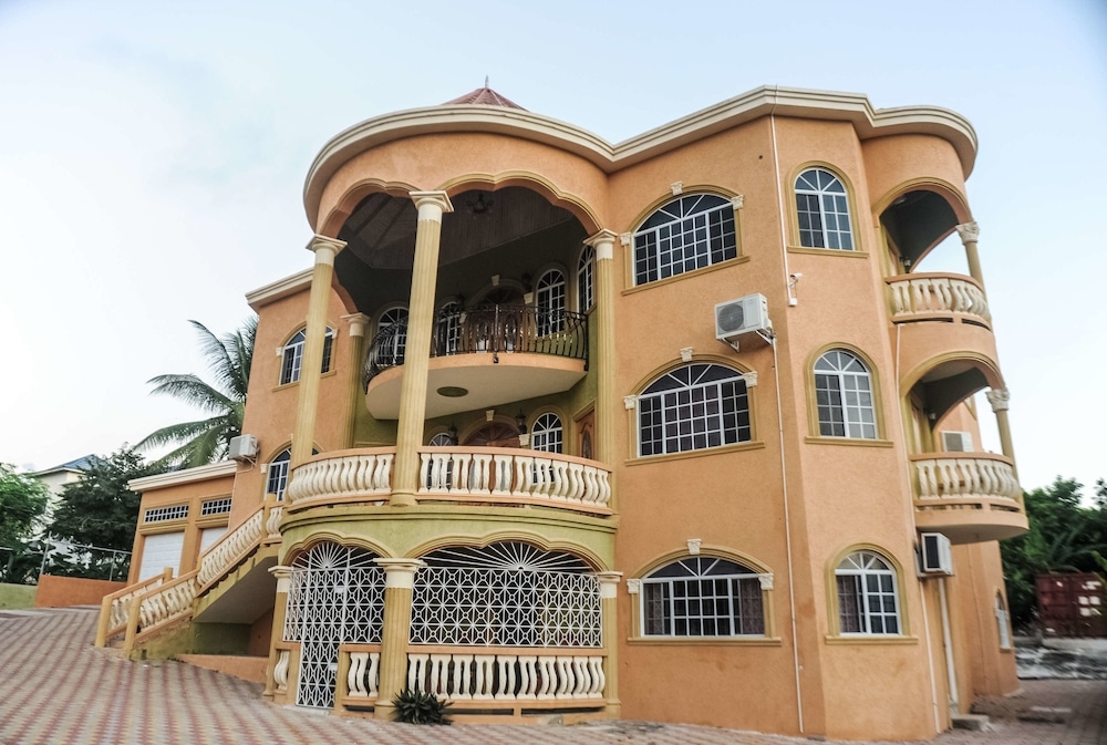 숙박 시설 정면