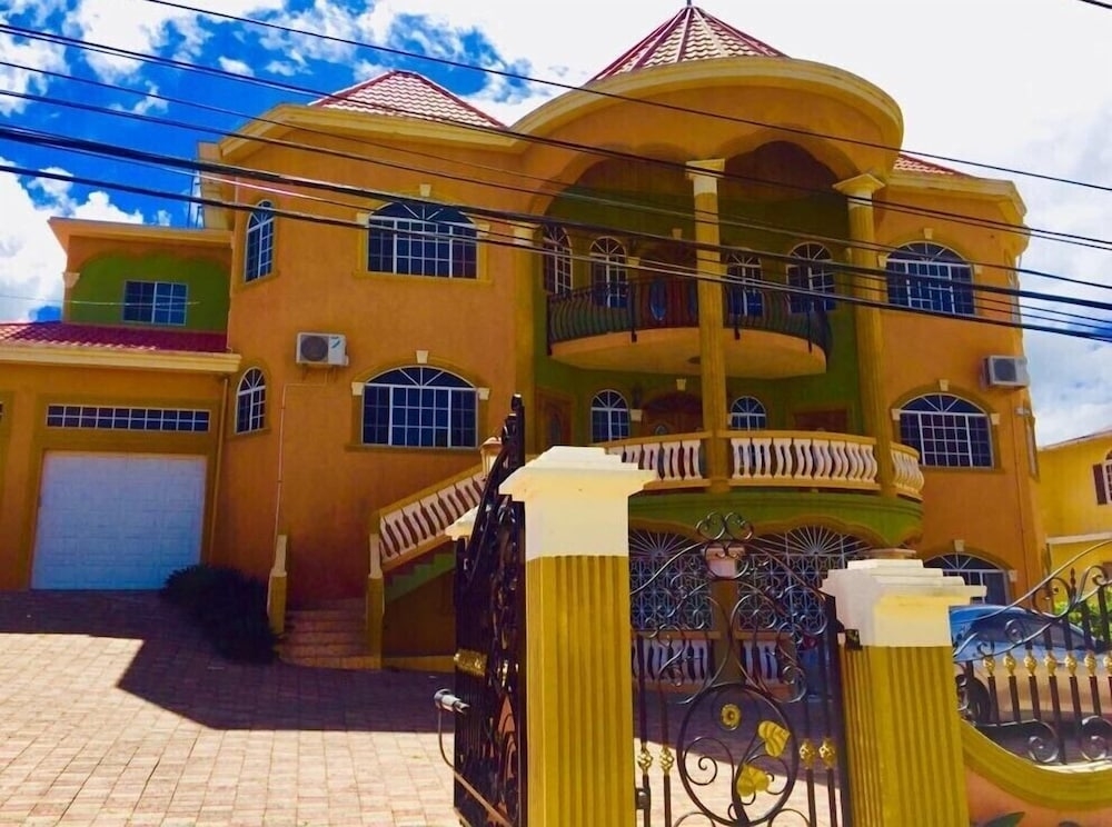 숙박 시설 입구