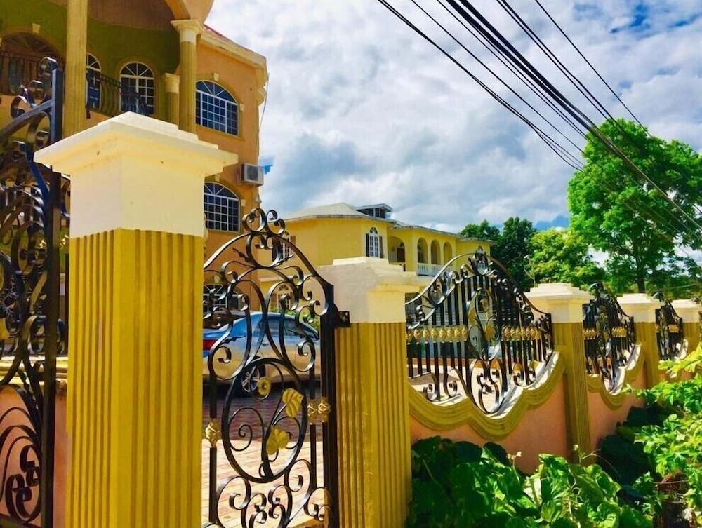 숙박 시설 입구