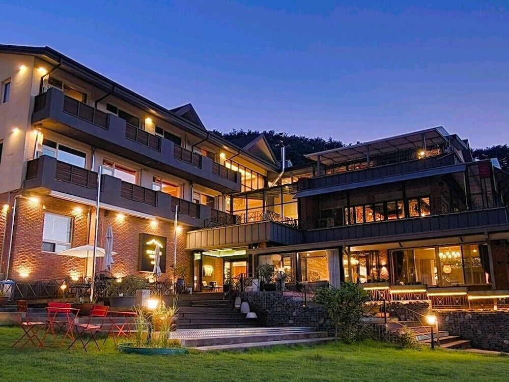 숙박 시설 정면