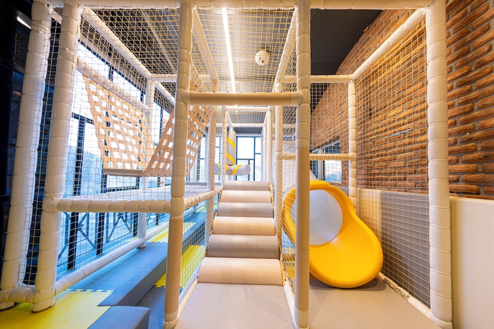 어린이 놀이 공간 - 실내