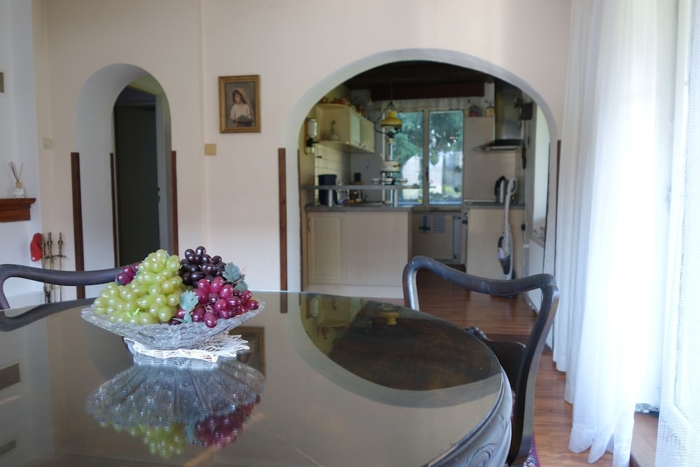 객실 내 식사 공간