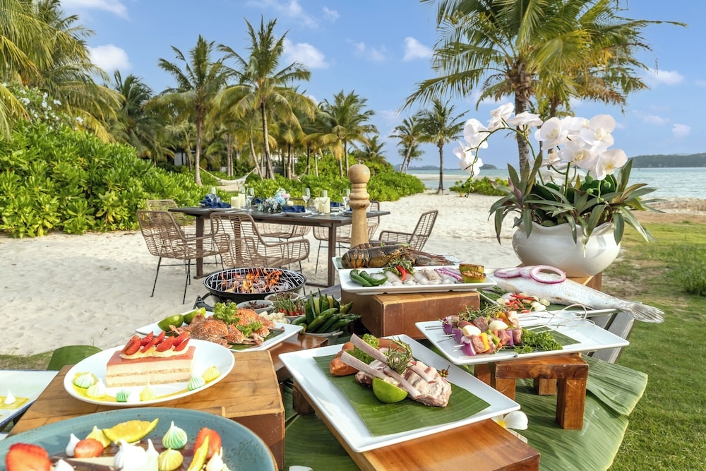 객실 내 식사 공간