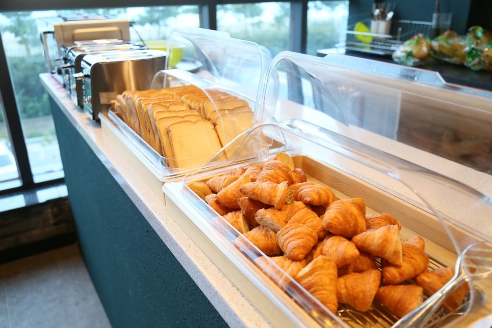 뷔페 아침 식사