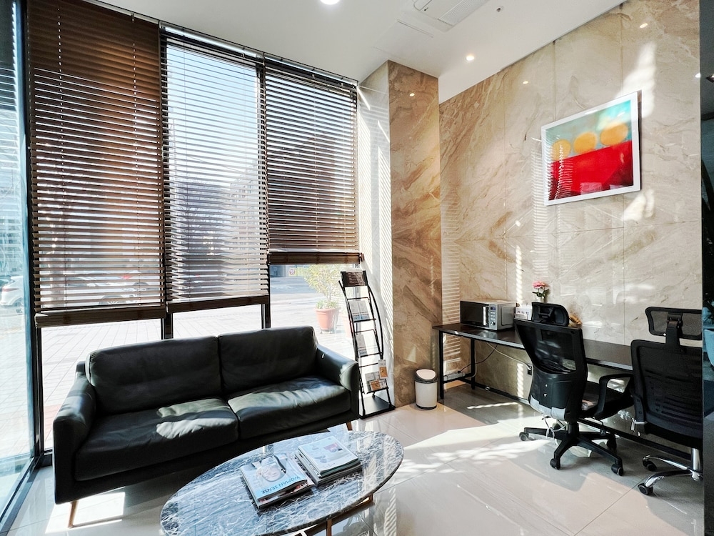 로비 좌석 공간