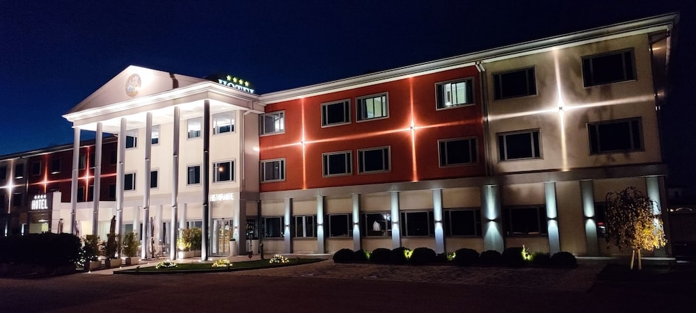 숙박 시설 정면