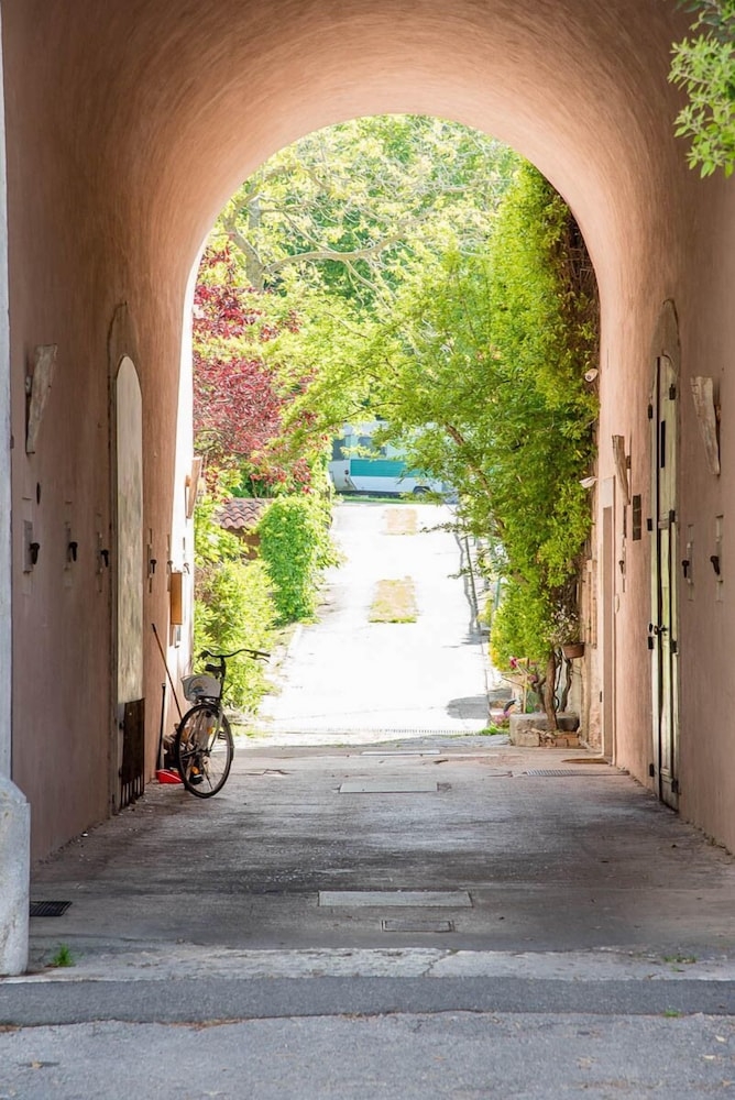 숙박 시설 입구