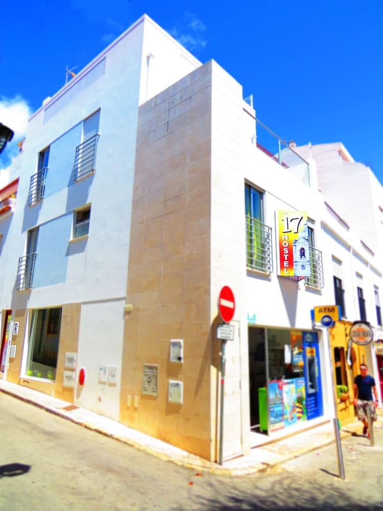 숙박 시설 정면