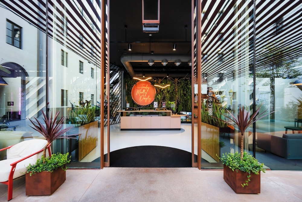 숙박 시설 입구