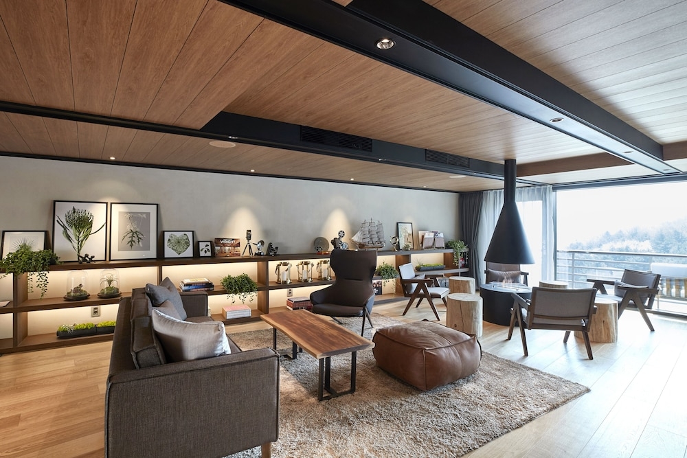 로비 좌석 공간