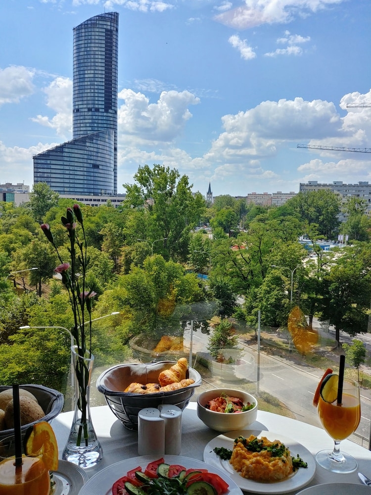 객실 내 식사 공간