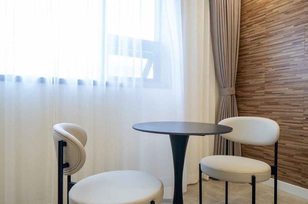 객실 내 식사 공간