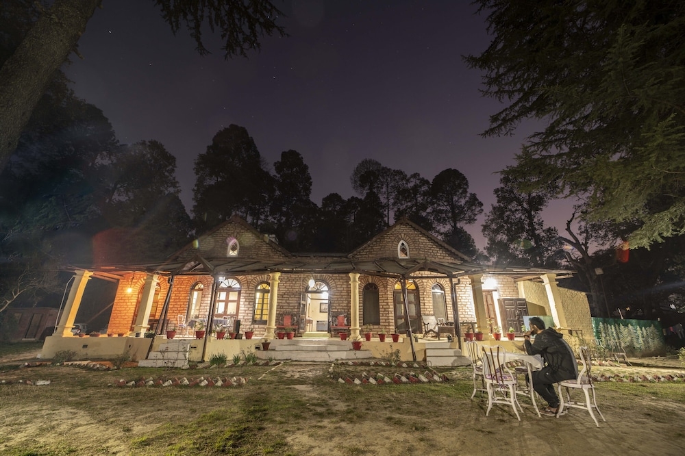 숙박 시설 정면