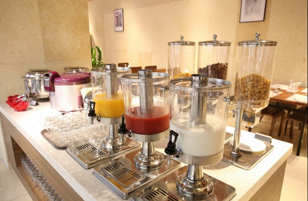 뷔페 아침 식사